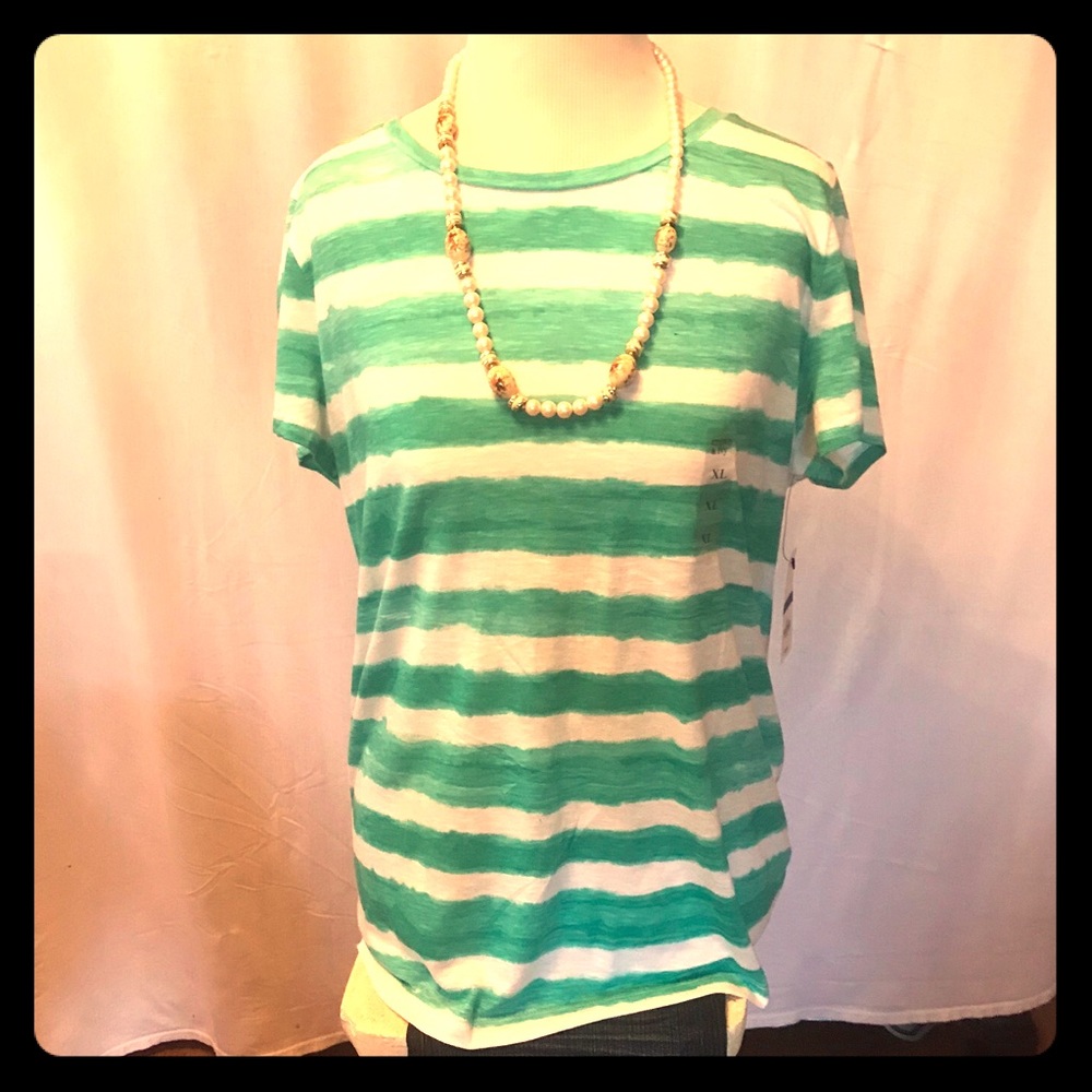 Crown & Ivy tee shirt